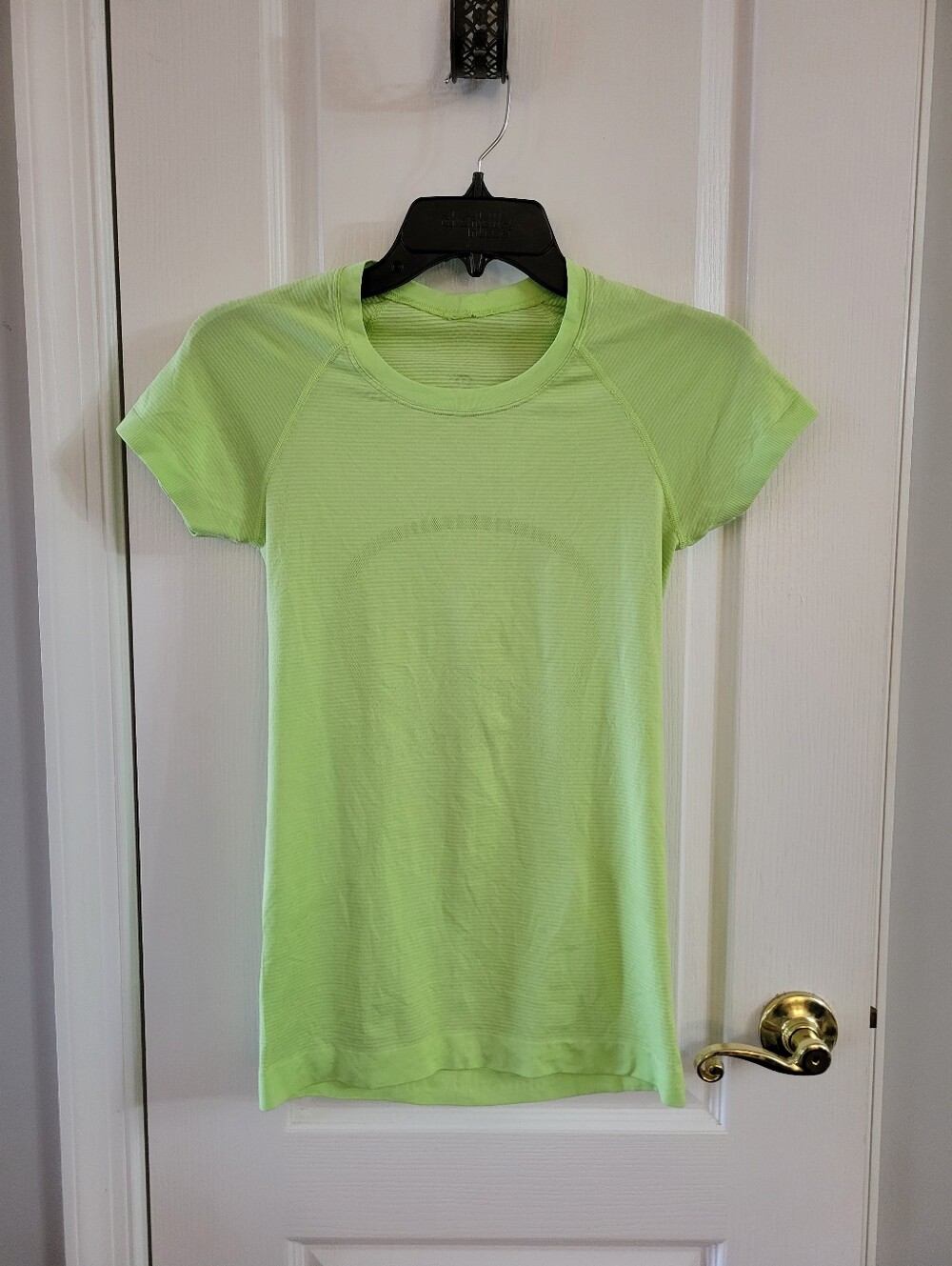 Lululemon Swiftly Tech Short Sleeve Crew T-Shirt Lime Green Size 4